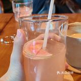 三千客电子闺蜜的咖啡馆，点的芭乐苏打，非常好喝