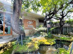 -Chom Cafe and Restaurant