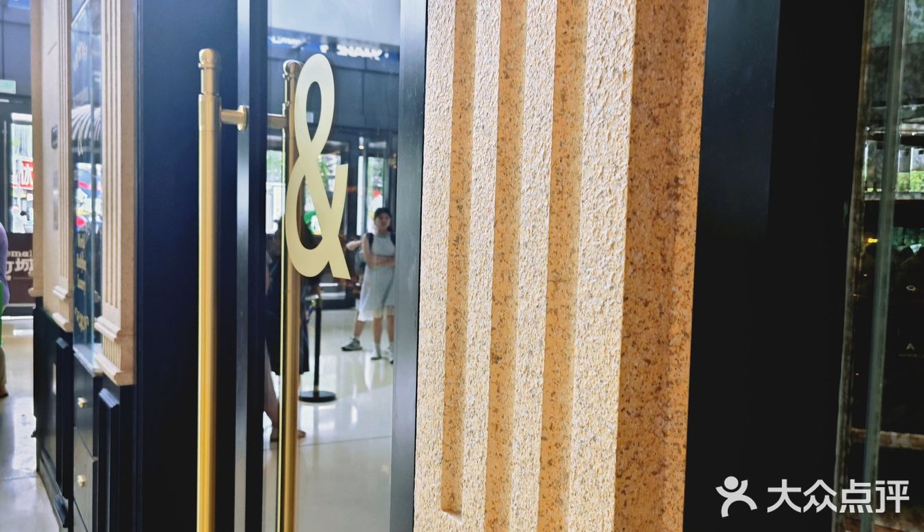 之前享受了怀孕免排队。其实还好，十分钟也就进店了