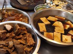 -松树干拌面店