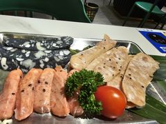 -山野的朋友露营炭火烤肉