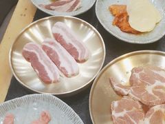 -臻牛烤肉