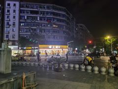 -绳金塔美食街(前进路店)