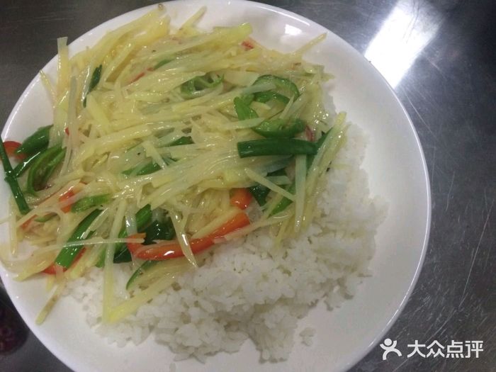 青椒洋芋絲蓋飯