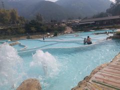 -十万大山布透温泉