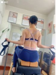 -闺蜜瑜伽·普拉提女性塑形馆