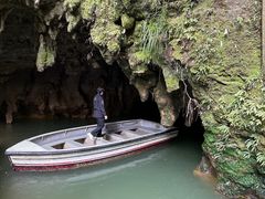 -怀托摩萤火虫洞