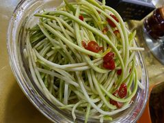 捞汁瓜丝-乡村馕坑肉·烧烤·新疆菜·本地人更爱吃(阿勒泰首店)