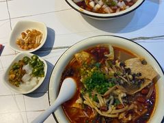 -丽丽三鲜螺蛳粉(田林路店)