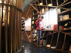 -钟书阁(松江泰晤士小镇店)