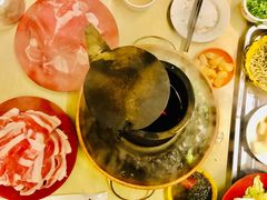 -洞庭洲·防空洞火锅·铜锅涮肉·烧烤(新百广场店)