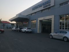 -华胜奔驰宝马奥迪专修连锁(虹梅南路店)