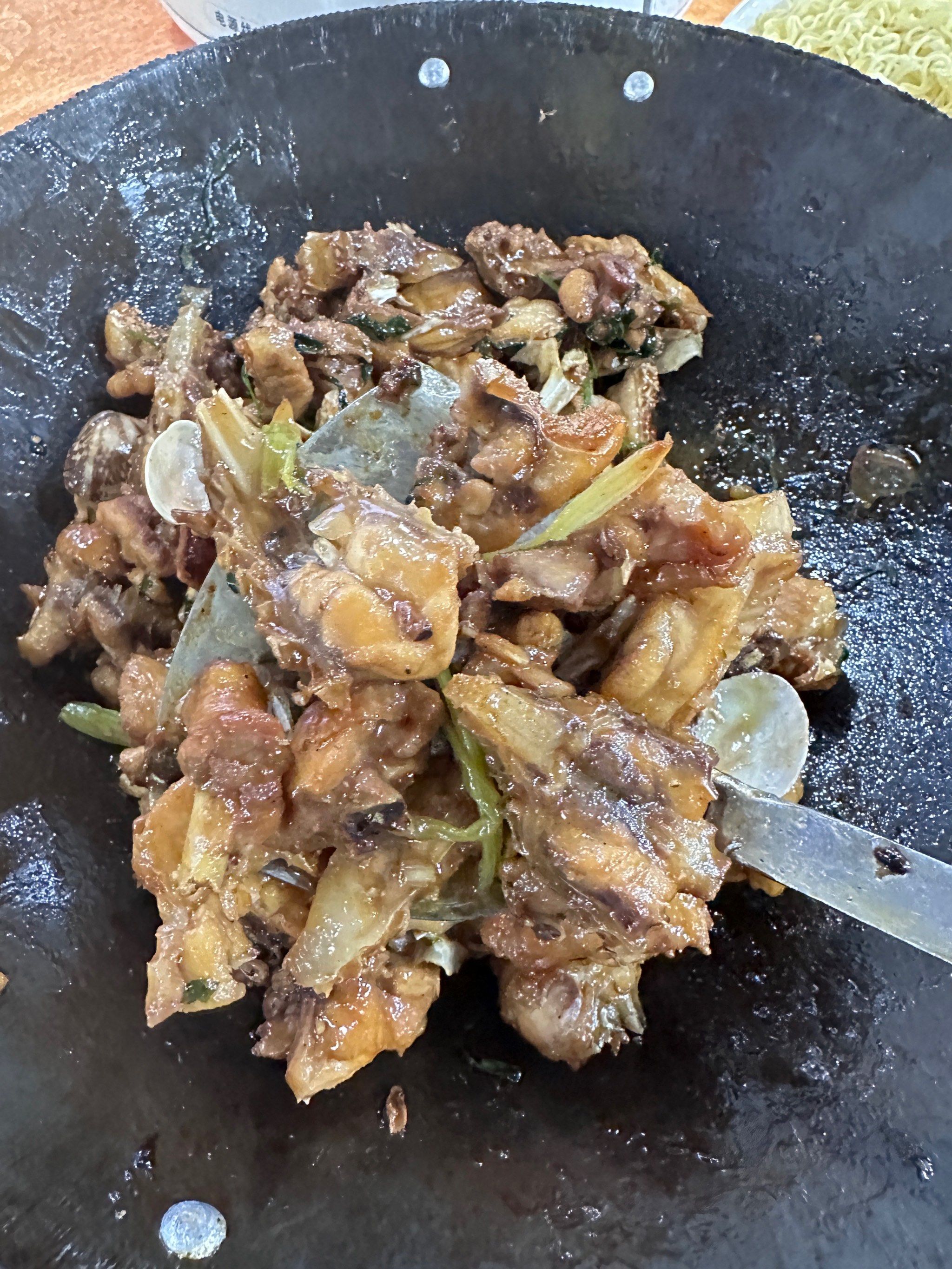 整体不错啊生蚝也不小吃起来挺新鲜的焖鸡酱汁够浓郁下次试试焖鹅
