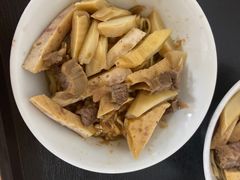-松树干拌面店