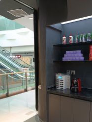 -一家只做男发烫染的店