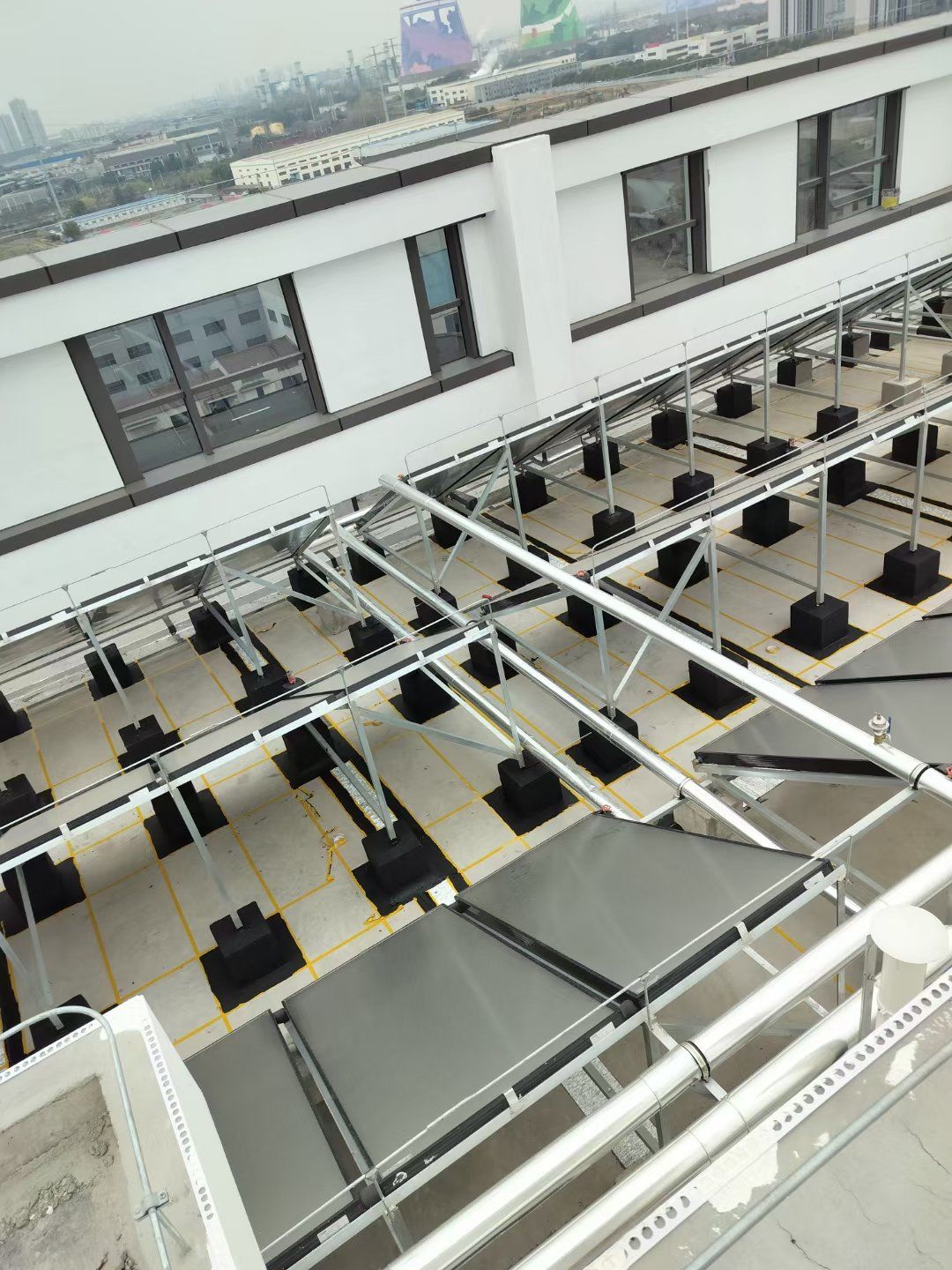 屋面太阳能板