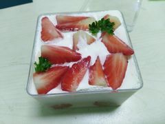 草莓盒子蛋糕-TOUCH泰奇(南汇南门大街店)