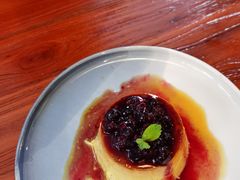 香草布丁配烩莓果-帕歌西班牙餐厅paco tapas