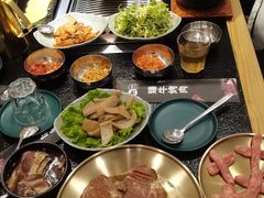 -臻牛烤肉