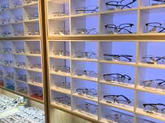 -天空之镜眼镜店蔡司依视路配镜授权零售店(望京颐堤港店)