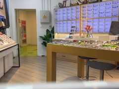 -天空之镜眼镜店蔡司依视路配镜授权零售店(望京颐堤港店)