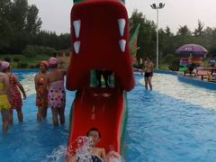 -黄河谷马拉湾海浪浴场