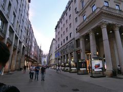 -文艺复兴百货(米兰大教堂广场店)