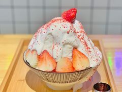 草莓生乳冰-怪物的冰与火(天虹商场中山路店)