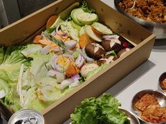 -山野的朋友露营炭火烤肉