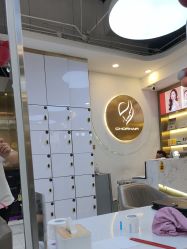 -虫二·专注健康烫染沙龙