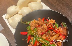 Grandmother's Stir-Fried Pork with Steamed Buns