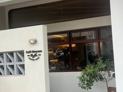 -Café Monson