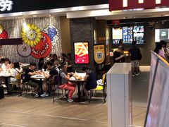 等位区-麦当劳(皇岗路店)