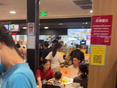 -麦当劳(上海虹桥站30B检票口楼上)