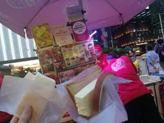 面包夹榴莲雪糕-詹爷爷乌节路街头冰淇淋