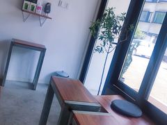 靠窗位-Eu2+ coffee(上大路店)
