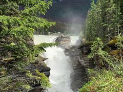 -阿萨巴斯卡瀑布观景点