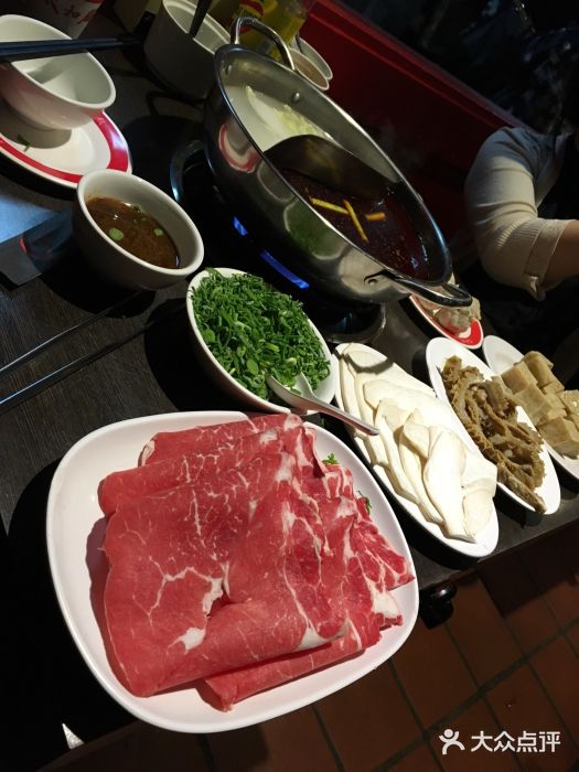 太和殿鸳鸯麻辣火锅图片