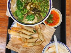 -云阿蛮云南生烫牛肉米线(奉贤路店)