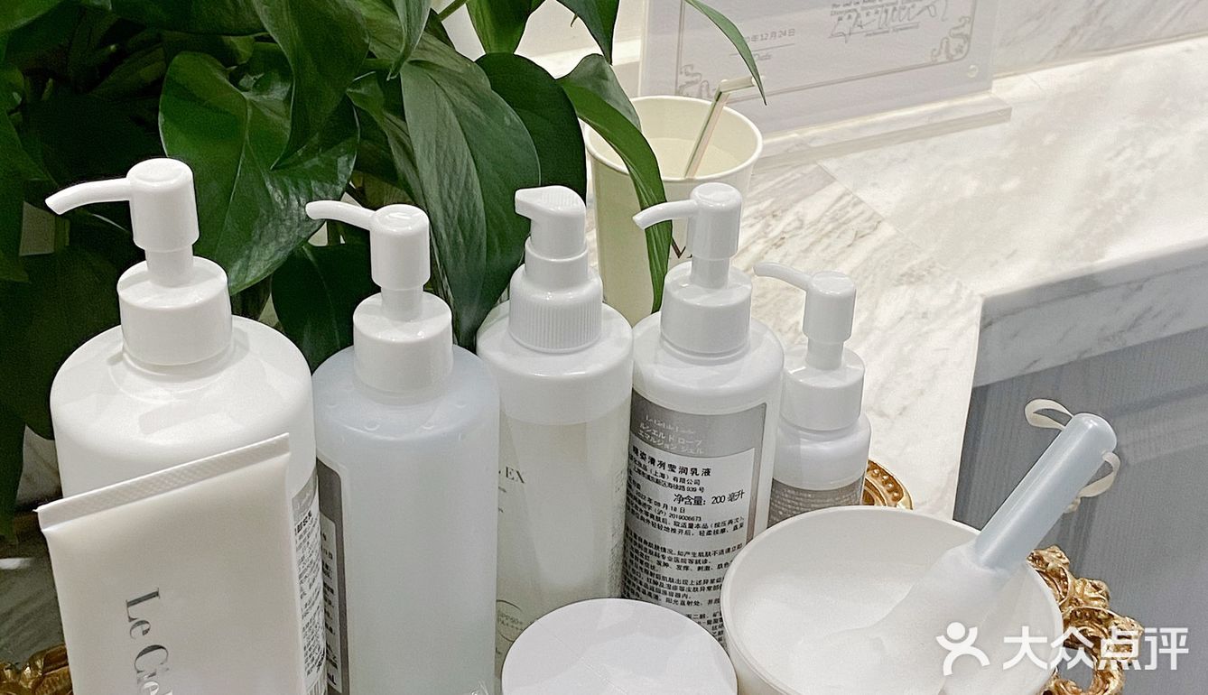 许多女明星的婚甲都是在他家做的 昆明已有很多店面了