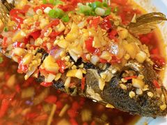 香煎鲫鱼-费大厨辣椒炒肉(新城吾悦广场店)