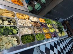 -愉肴麻辣香锅(中山路店)