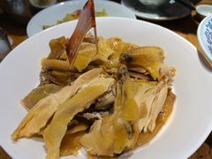 -头上红煨盐鸡·非遗院子餐厅