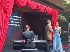 -瑞虹新天地月亮湾