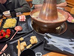 -果松木炭酸菜铜火锅·外婆参鸡汤