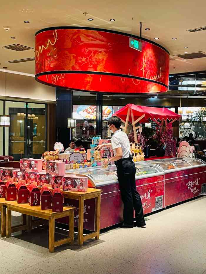 青年餐厅(万象城店)-"挺好的～环境不错～中午去的人挺多的～有个.