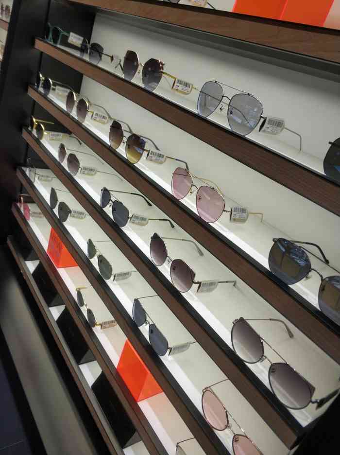 晟昌(相城天虹店)-"不推荐这一家眼镜店,居然不给验光,直接把.