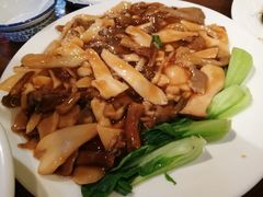 滑鲜蘑-合家院饭庄(榆关道店)