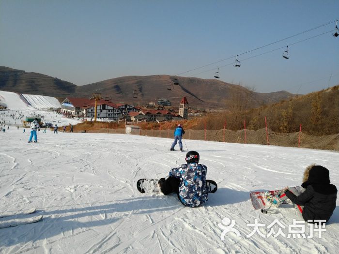 玉龙湾滑雪场被霸占图片