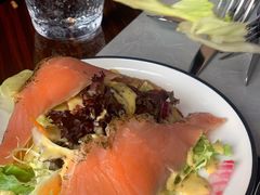 烟熏三文鱼色拉-YUE·6·西式融合餐厅(外滩六号店)